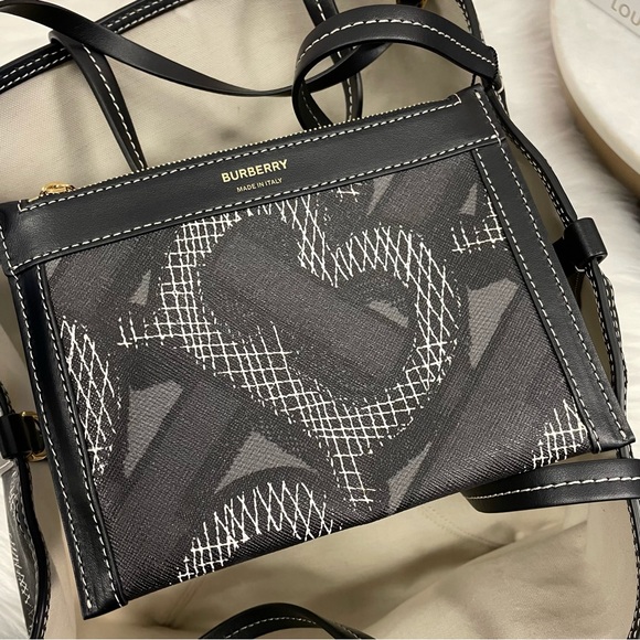 Burberry Graphite Beach Tote - Picture 5 of 9